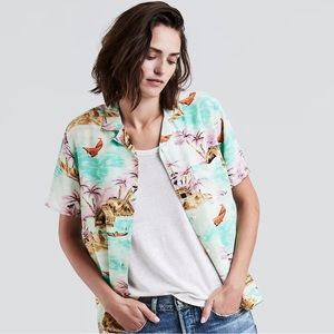 Levi’s size Large button up tropical print shirt